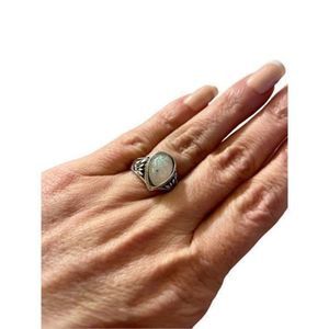 Pretty WHITE MULTICOLORED OPAL N SILVER RING